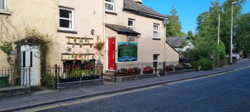 Holly Cottages Guest House - Image 1