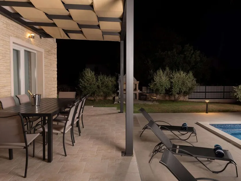Secluded Villa in Murvica with Terrace - Image 1