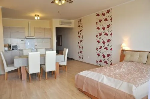 Tisza Palota Apartmanok - Image 1