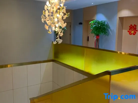 Shiyan Fashion Hotel - Image 1