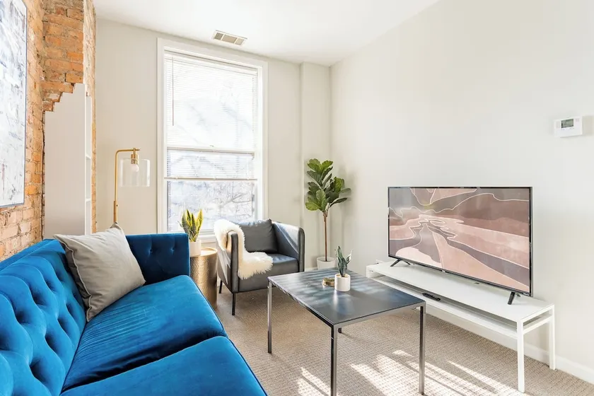 Walker's Paradise 1-Bedroom Apt in Lincoln Park - Image 1