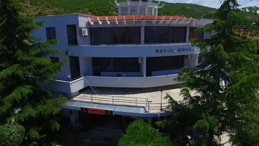 Sirena Hotel - Image 1