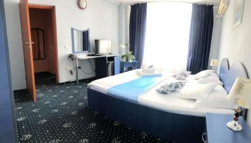 Hotel President - Image 1