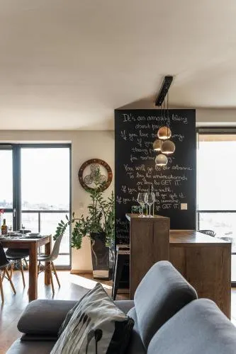 New Spacious Apartment with City View - Image 1