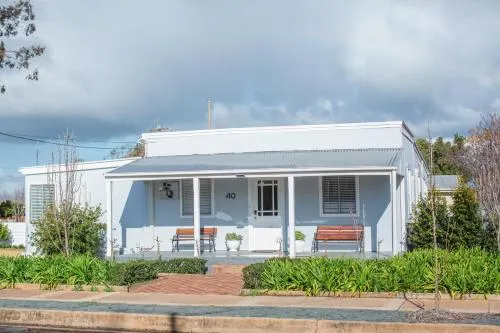 The Rested Guest 3 Bedroom Cottage West Wyalong - Image 1