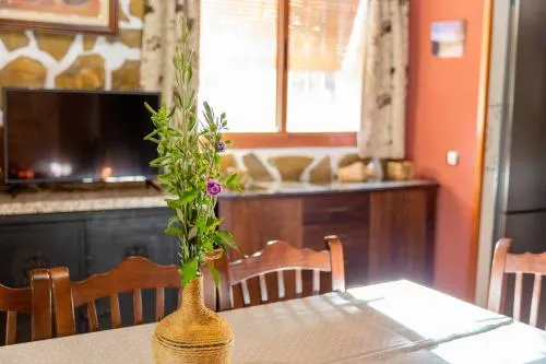 Chalet Avenida Justo Montanez - Image 1