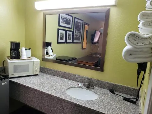 Regency Inn - Image 1
