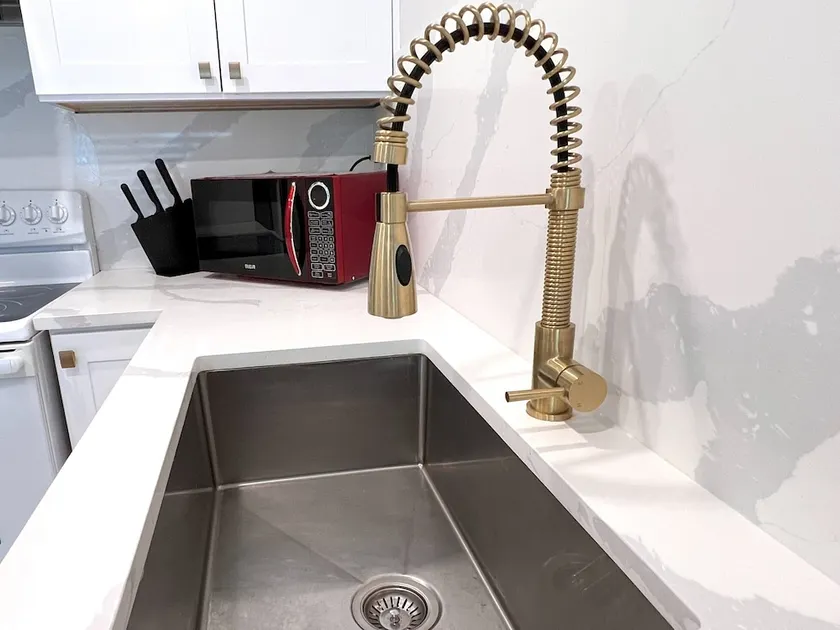 Vancouver Metrotown Modern Guest House - Image 1