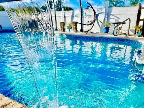 JUNGLE TO BEACH 4 R 3 BR Family and Pet Heated pool N Airport N Beach N Hard Rock - Image 1