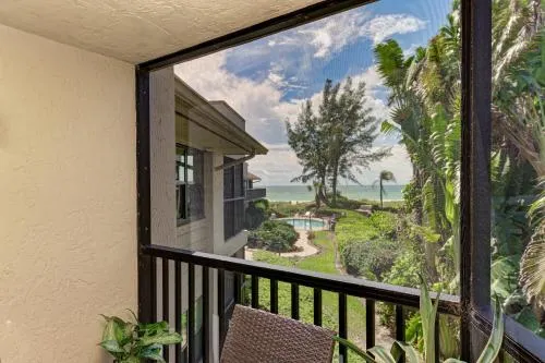 Sea Grape Inn 4- BEACHFRONT Property - Image 1