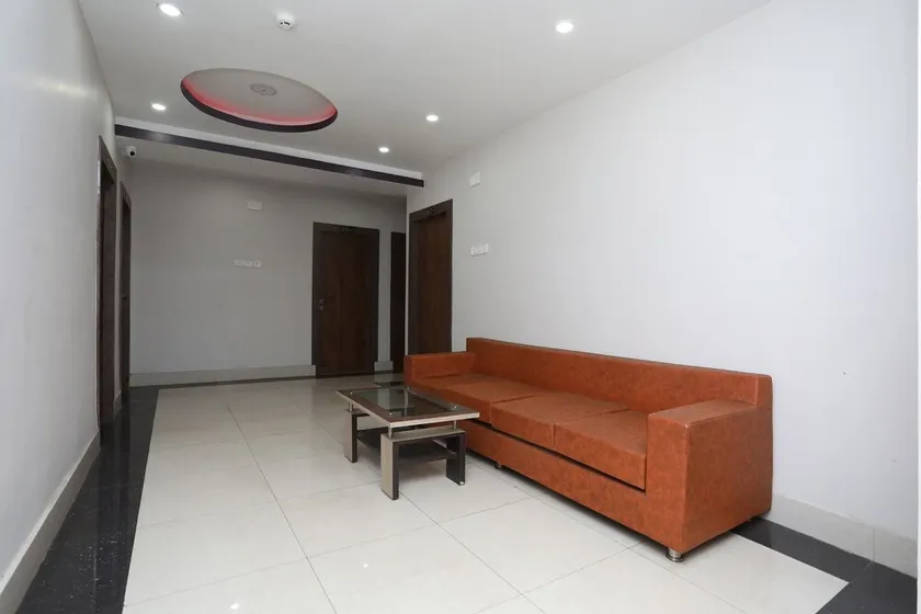 Hotel Tr Palace By OYO Rooms - Image 1