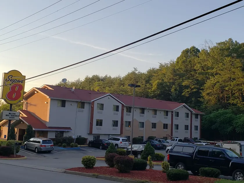 Super 8 by Wyndham Martinsville VA - Image 1