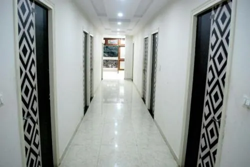 Hotel Harish Palace - Image 1