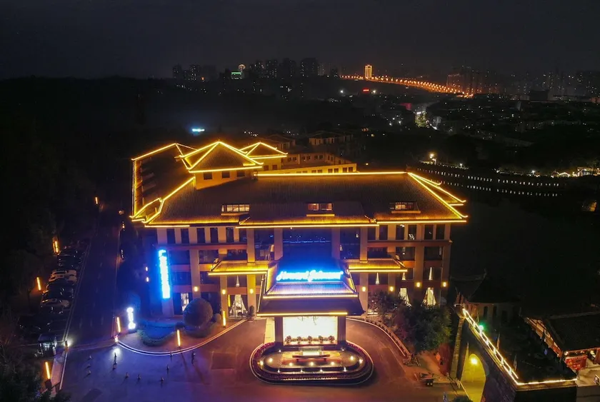 Howard Johnson Yilin Hotel - Image 1