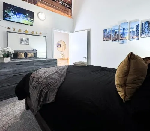 LuxÃ©ry Stay Chicago Across from McCormick Place & Wintrust Arena - Image 1