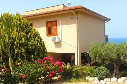 Villa Del Golfo - Image 1