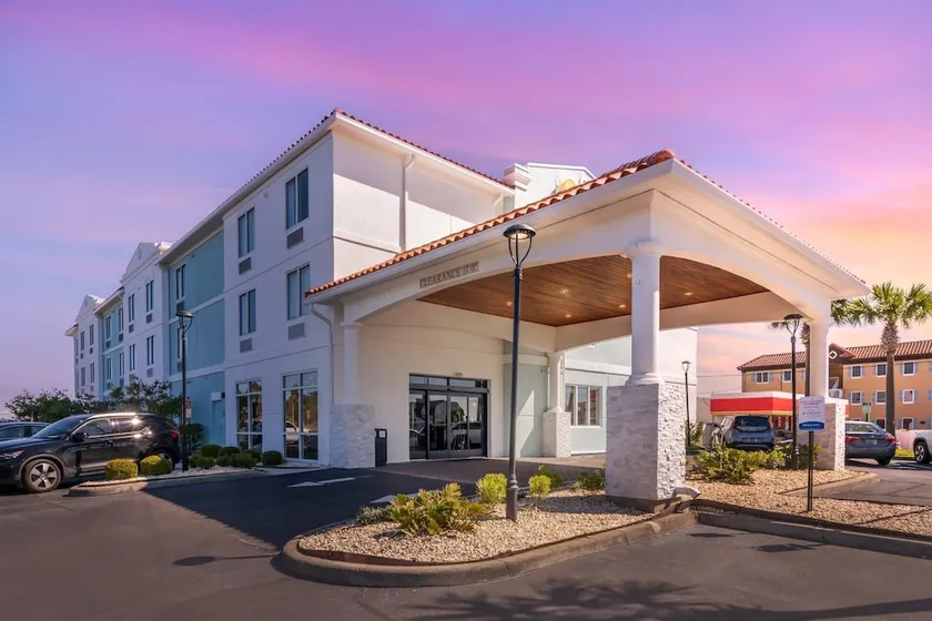 Comfort Suites Fernandina Beach at Amelia Island - Image 1