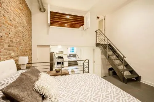 LazyKey Suites Stylish 2BD Loft in the Heart of Old City - Image 1