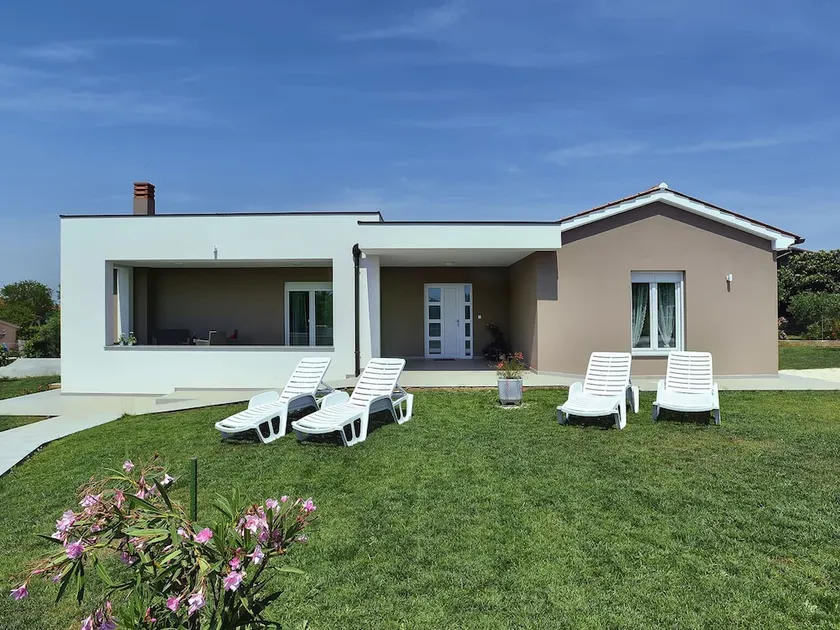 Modern Villa In Pula With Garden - Image 1