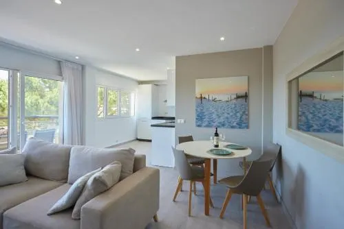 Bright & Modern 2 Bedroom Apartment 300m To the Beach Marbella - Image 1