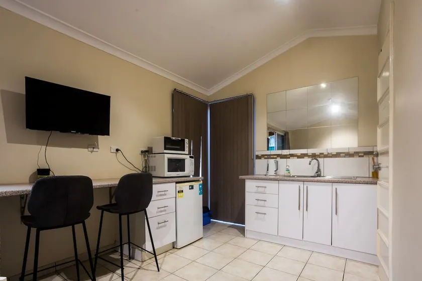 Studio Granny Flat in Melville With Patio - Image 1