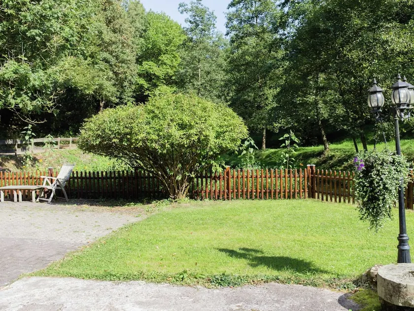 Holiday home in the Weser Highlands in a unique location with sunny terrace - Image 1