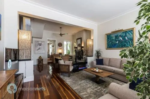 3 Bedroom House With Large Courtyard & City Views - Image 1