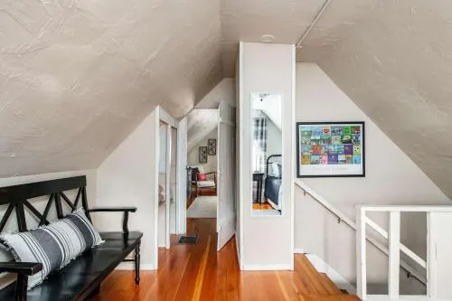 Central Beaverton Cottage - Image 1