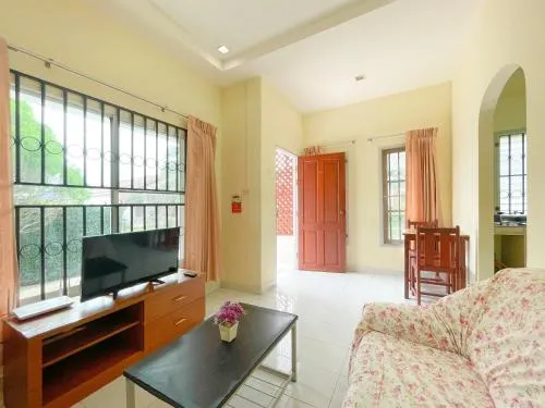 Beach Village House CH2 - Image 1