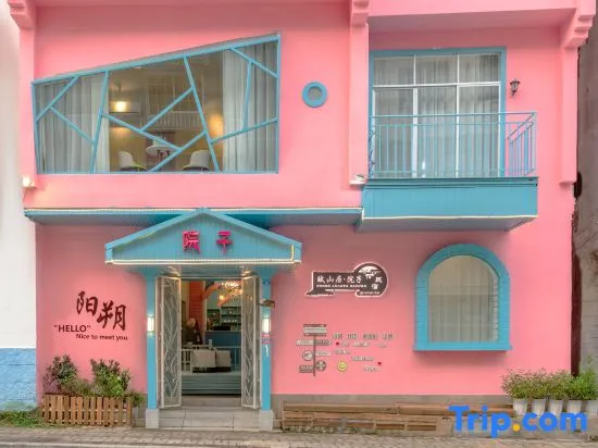 Yard Hotel - Image 1