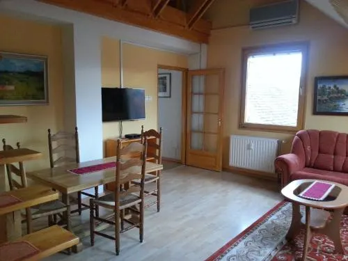 Szekszard Apartman - Image 1