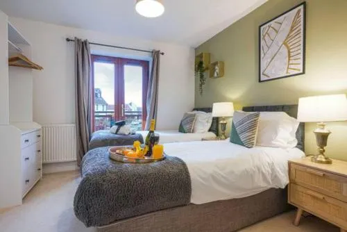 Poppy House with Free Parking, Garden and Netflix - Image 1