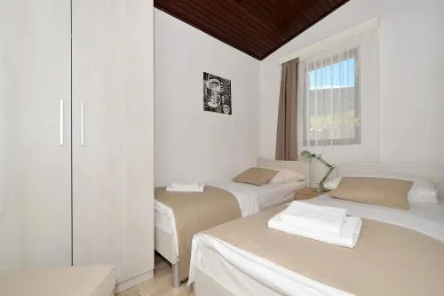 Holiday Home Ornig - Image 1
