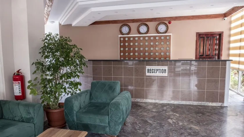 SIDE SPRING HOTEL - Image 1