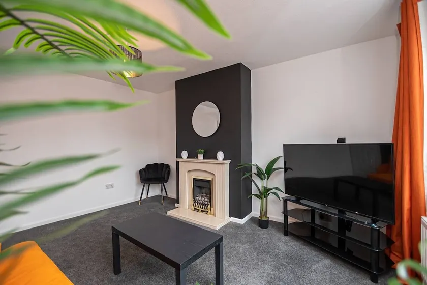 4 Beds - Big monthly discounts - Image 1
