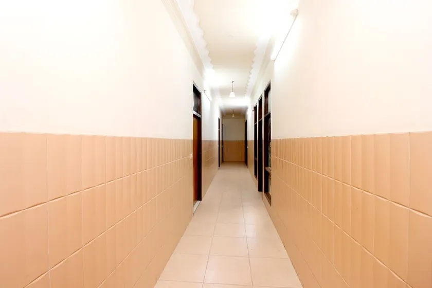 Hotel Shahi Mahal by OYO Rooms - Image 1