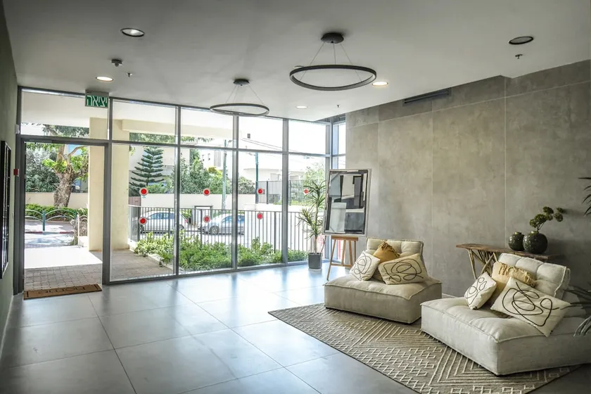Spacious 3BR Apt w Garden Ramat Hasharon - Image 1
