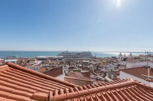 Traveling To Lisbon Alfama Apartments - Image 1