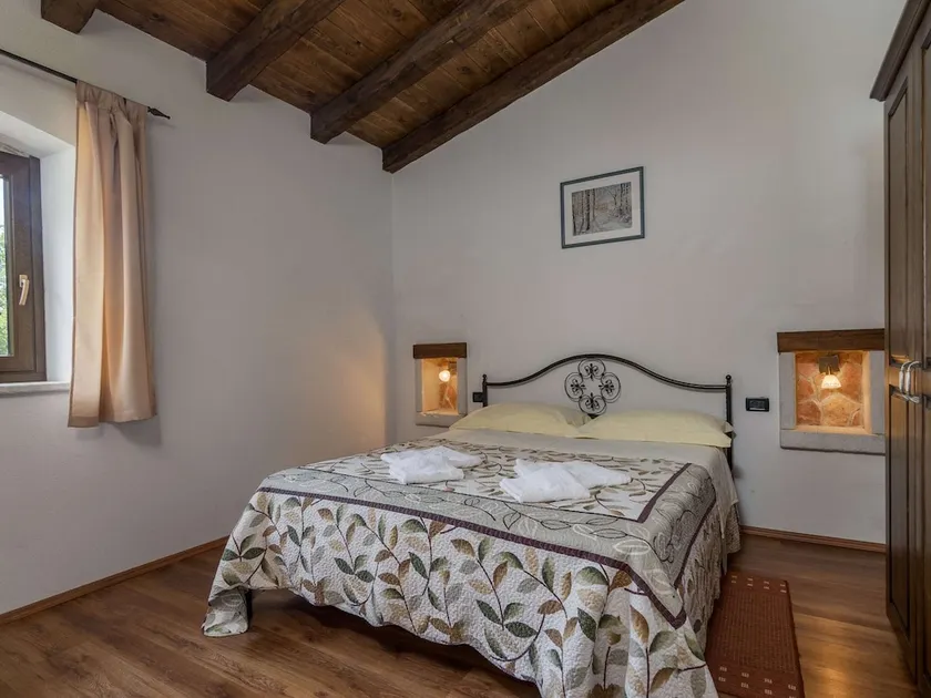 Spacious Villa In Tinjan With Pool - Image 1