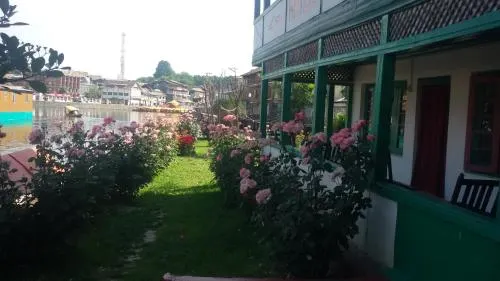 Hotel Heaven Canal - Image 1