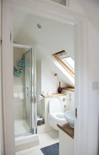 Jaffas Loft Room - Image 1