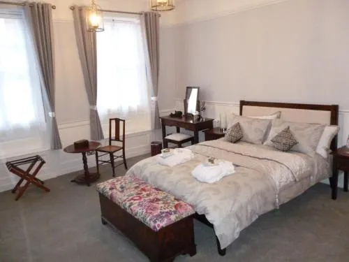 Kings House Wokingham - Image 1