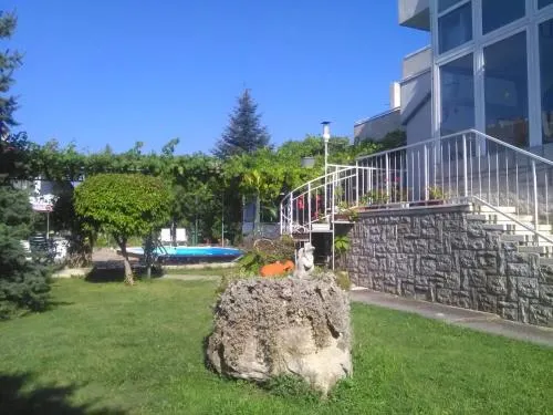 Family Hotel California Varna - Image 1