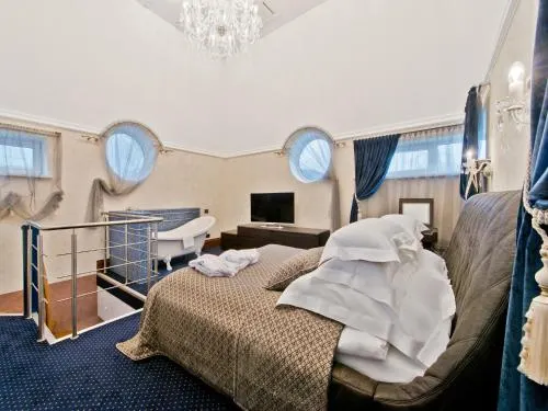 Aqua Apartment Centre - Image 1