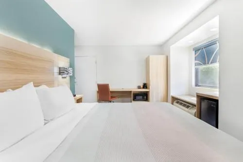 Microtel Inn & Suites by Wyndham Knoxville - Image 1
