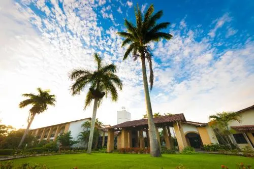 Flamboyant Hotel & Convention - Image 1