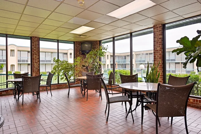 Days Inn by Wyndham Pittsburg KS - Image 1