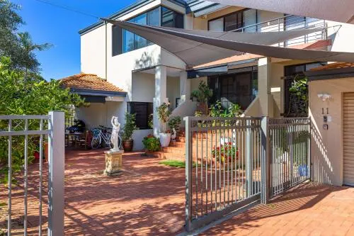 Como Executive Apartment - Image 1