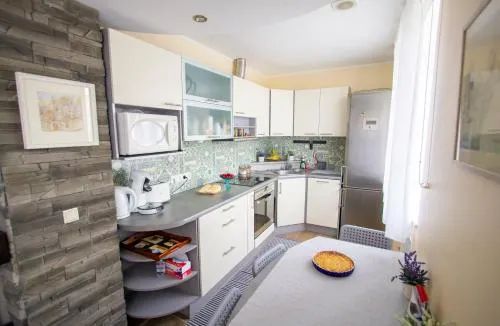Niine apartment 11 - Image 1