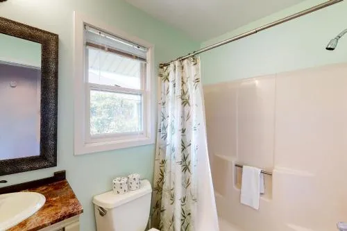 Beachside Ocean Park 2 - 3 Br home by RedAwning - Image 1